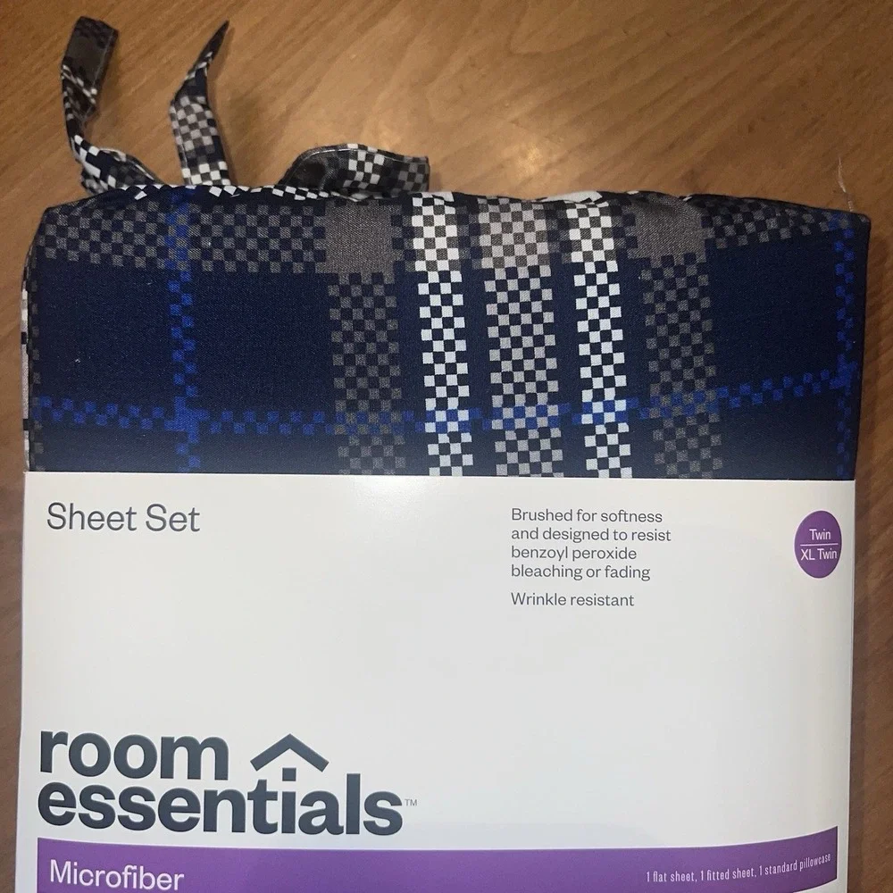 NEW Room Essentials Navy‎ and White Microfiber Sheet Set. Size Twin, XL Twin.
